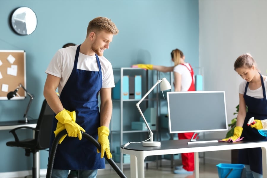Schoonmaakteam maakt een huis schoon in Eindhoven